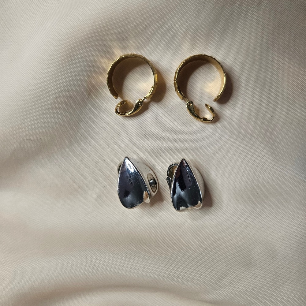 Vintage Trifari Clip On Earring Lot Gold Tone Ribbed Hoops Silver Tone Hearts